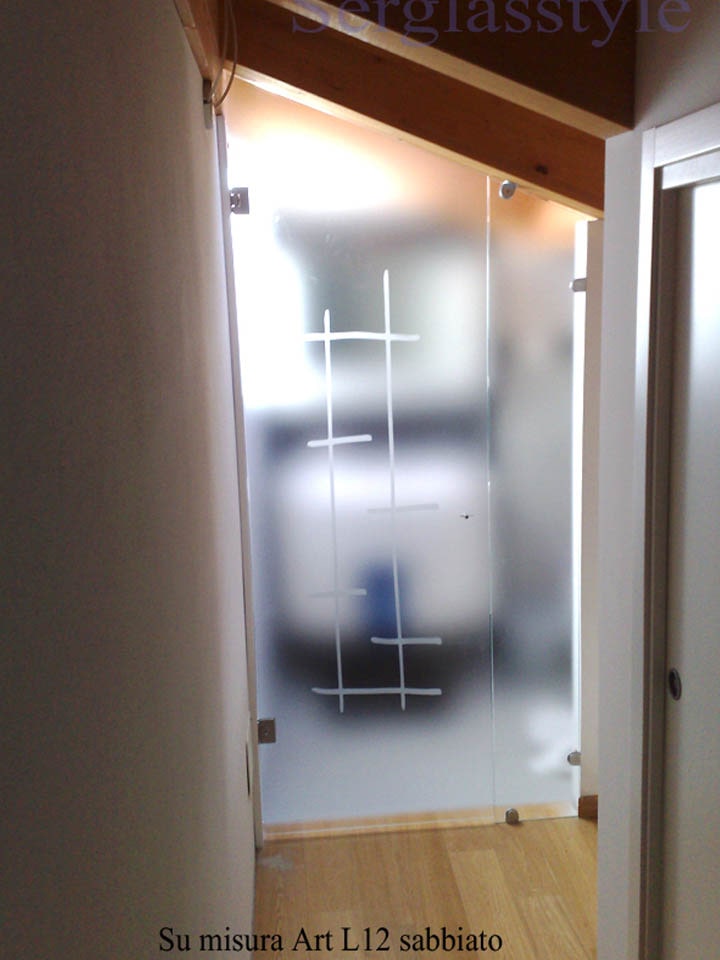 Porte in vetro , porte vetro , porte tuttovetro , porte scorrevoli in vetro , porte vetro scorrevoli, paraschizzi cucina, paraschizzi in vetro ,porte in vetro colorate , porte vetro colorate